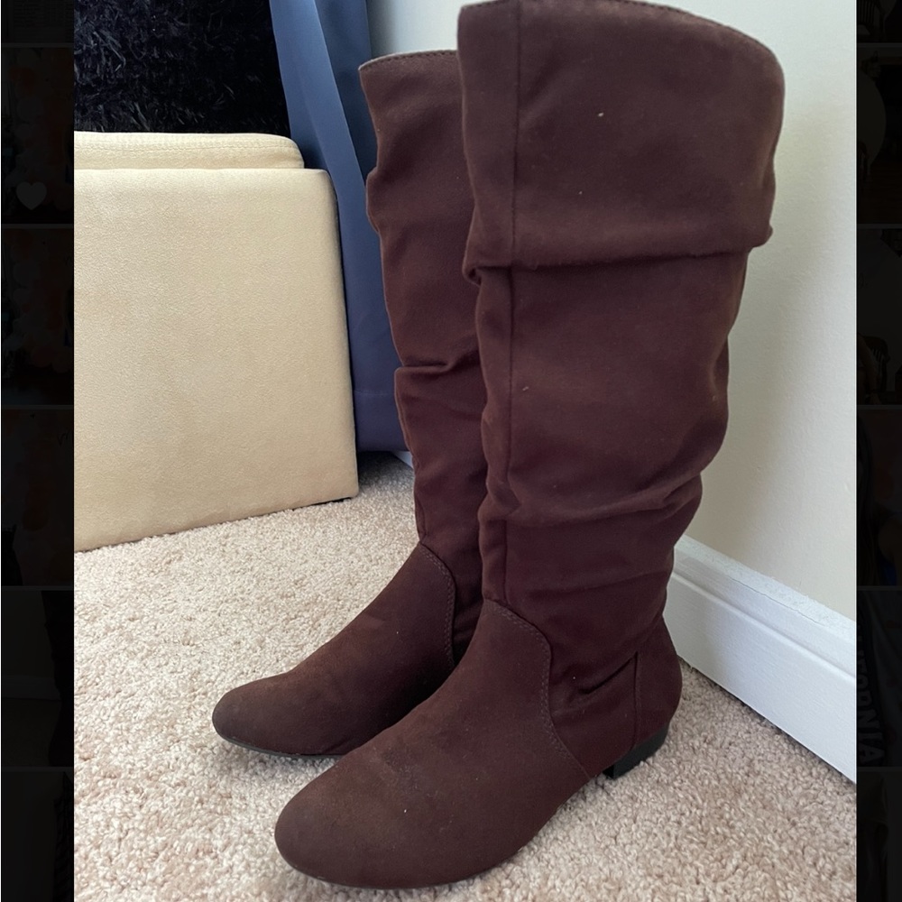 Brown boots: Size 6